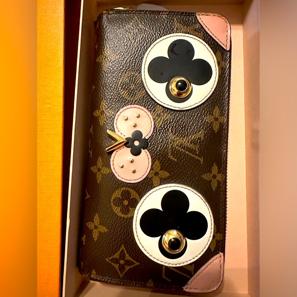 Authentic LV zipper wallet